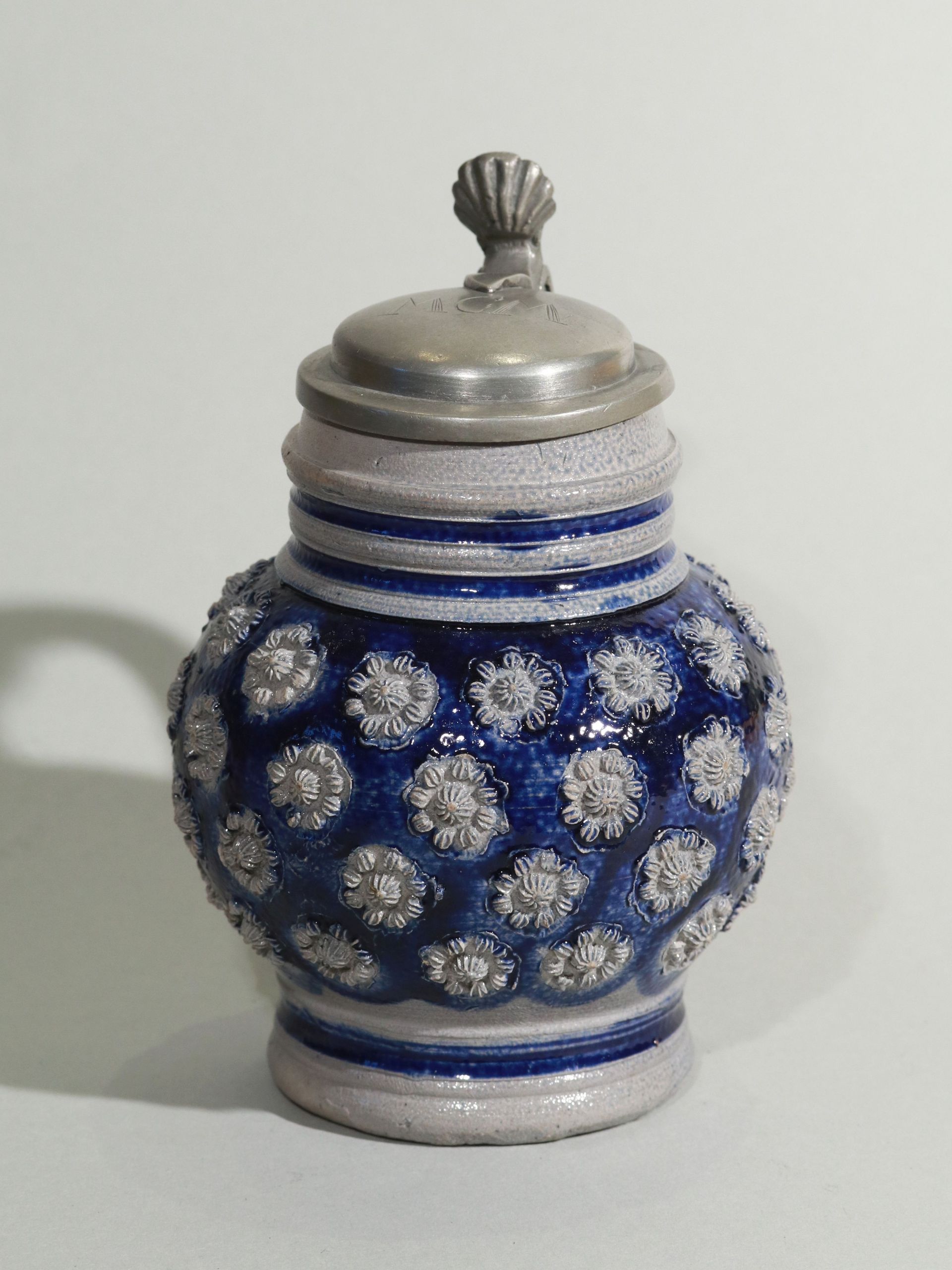 westerwald-kugelbauchkrug-um-1680 - blue salt glazed stoneware - jug