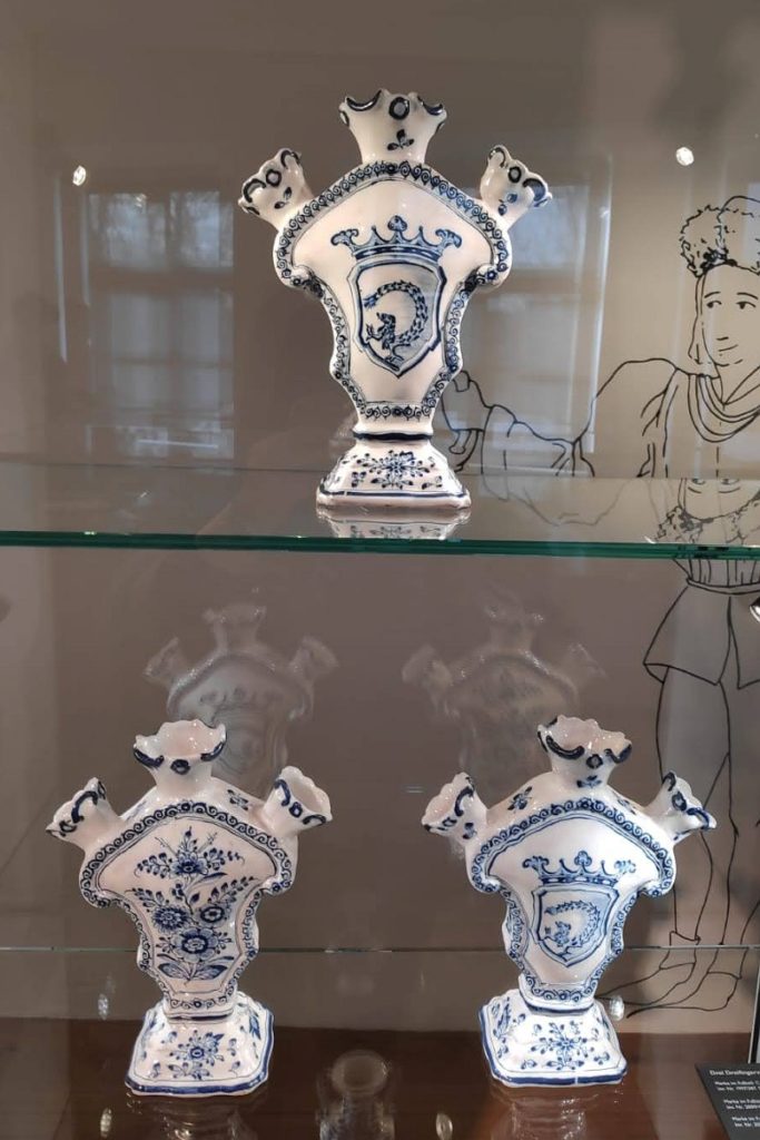 Museum Wittelsbacher Schloss Friedberg Fayence Vasen Wappen Imhoff